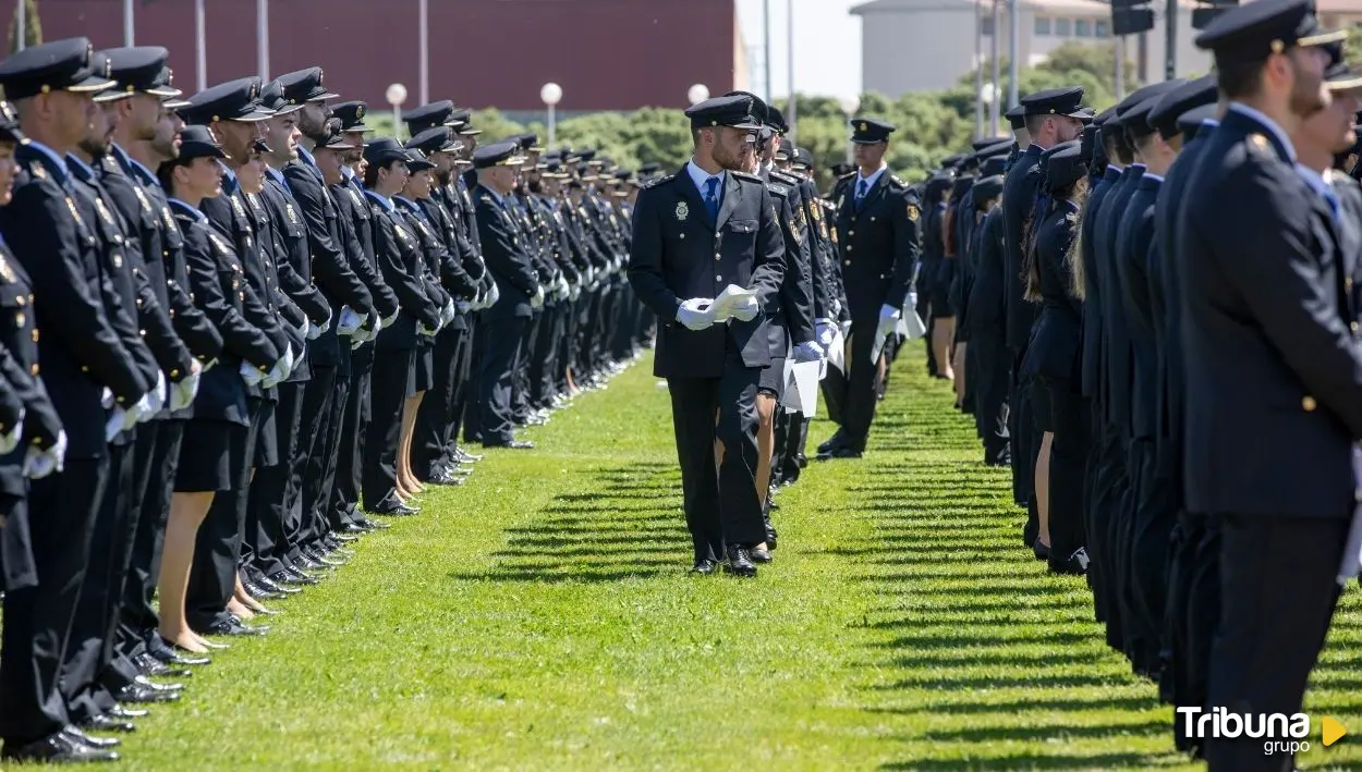 Acto de jura de los 2.672 nuevos agentes de la XL promoción de la Escala Básica de la Policía Nacional