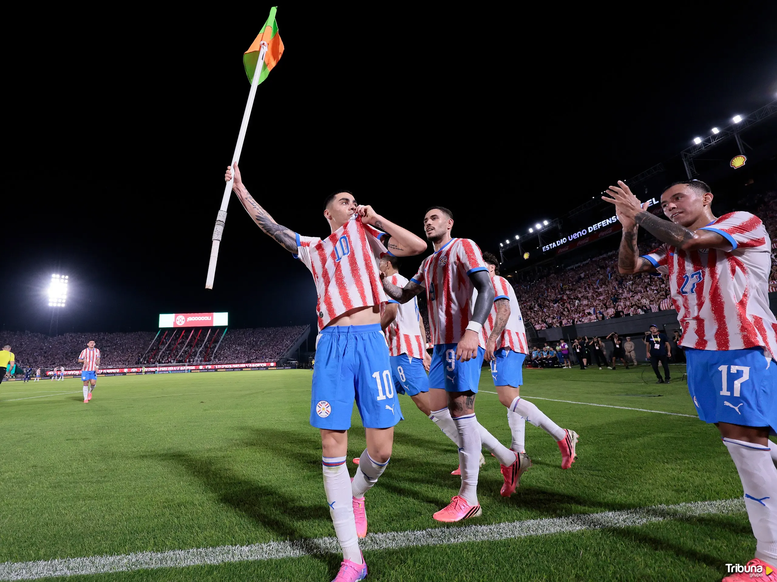 Miguel Almirón celebra un tanto ante Nicaragua. Foto: APF