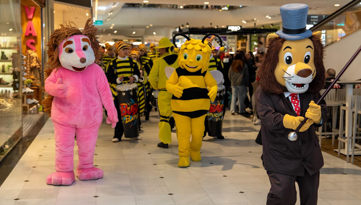 Vallsur da el pistoletazo de salida a su carnaval más ochentero