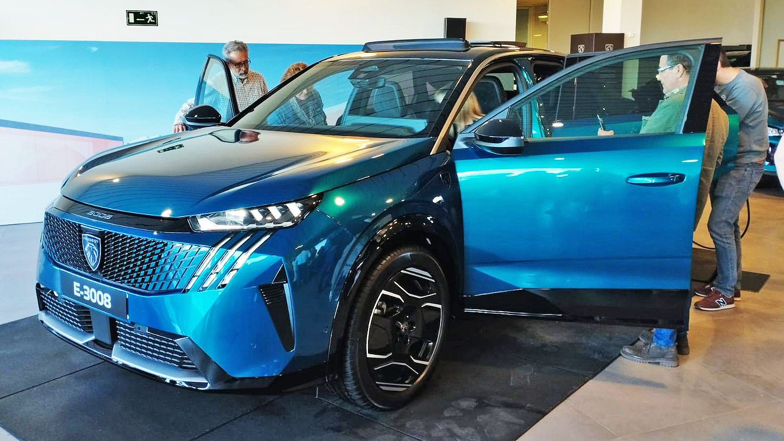 El nuevo Peugeot 3008 brilla con luz propia en Valladolid  