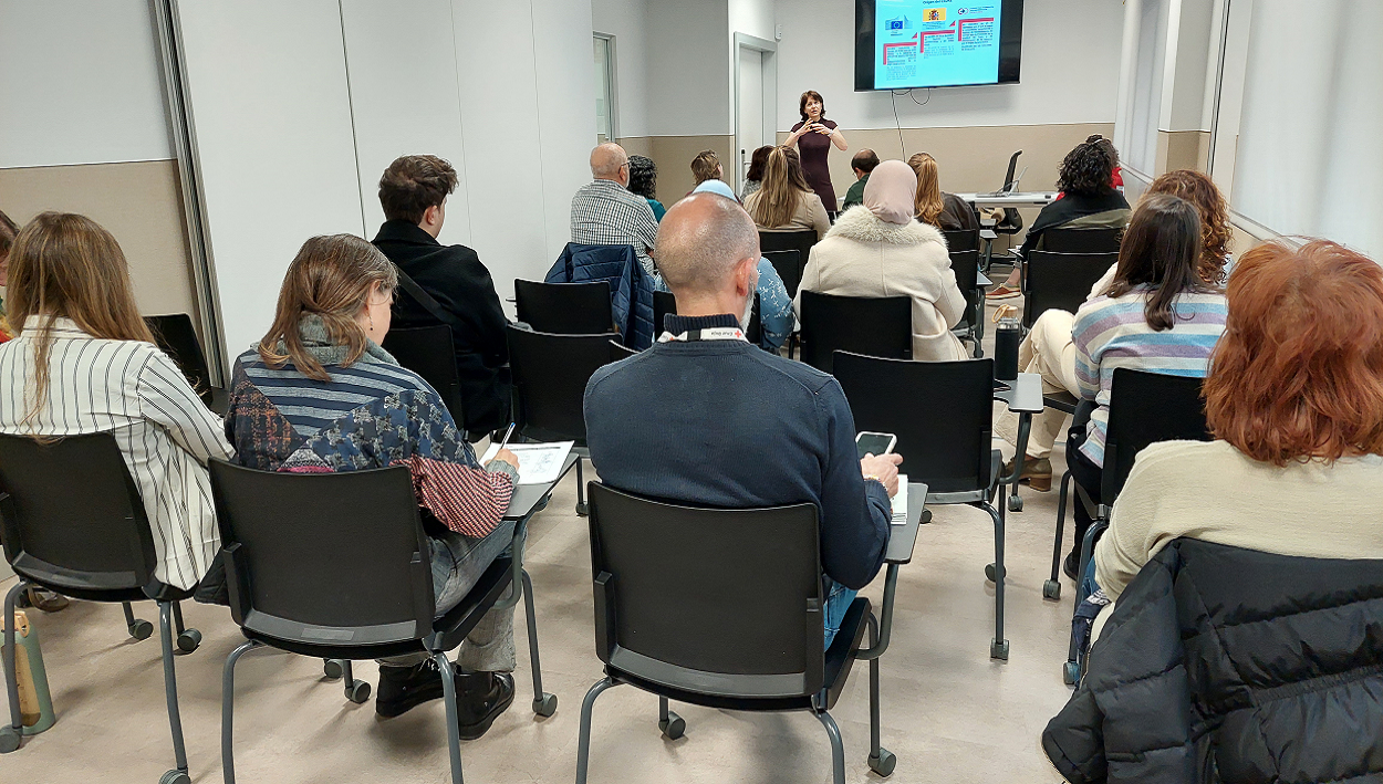 Ponencias para eliminar la discriminación racial en la capital