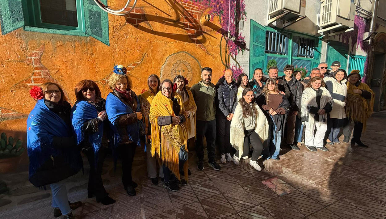 Santa Marta estrena un espectacular mural de un 'patio andaluz' en su galería urbana