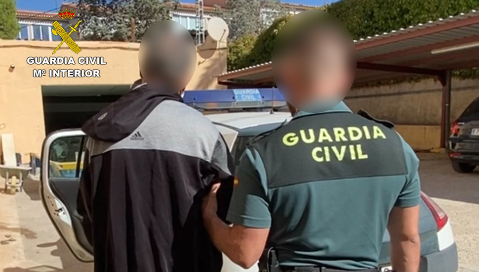 Un guardia civil fuera de servicio reduce a un vecino mientras agredía a su mujer delante de un menor