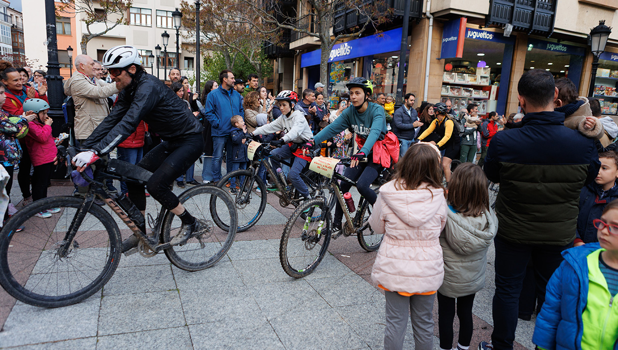 Pedalovida exige radioterapia en Soria con una marcha entre Burgos y Soria pese a la lluvia