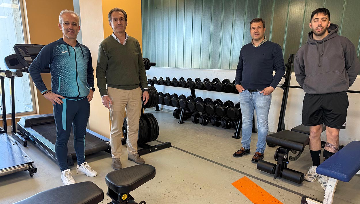 Sentadillas, piernas y más: el gimnasio municipal de Aldeatejada se moderniza con nuevas máquinas