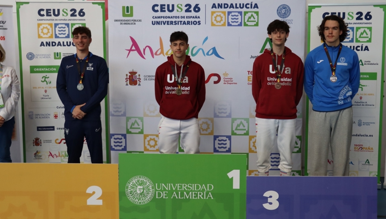 Doblete del Valladolid Club Esgrima en el Nacional Universitario: plata, bronce y oro por equipos