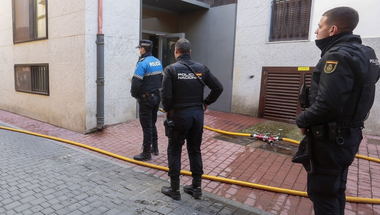 Detenido tras amenazar e intentar agredir a su madre