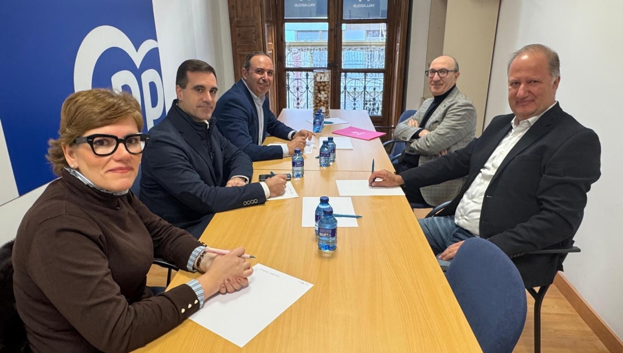 El PP se reúne con Avadeco y Fecosva para debatir el futuro del comercio local