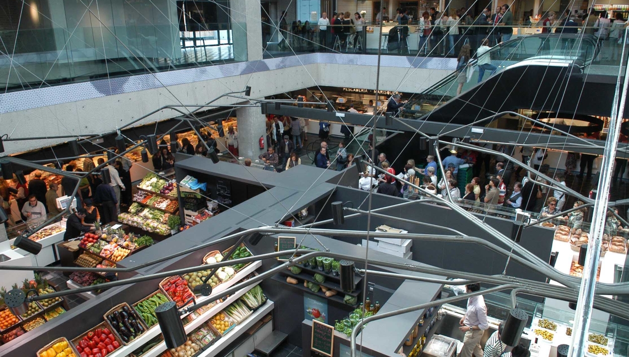 El Ayuntamiento invierte 495.000 euros al emprendimiento en los mercados municipales y modernización de los quioscos 