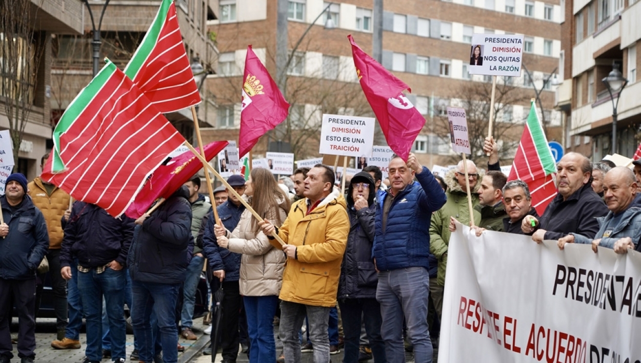 Una veintena de regantes se encierran en la sede de la CHD en Valladolid por el pago de costes de bombeo