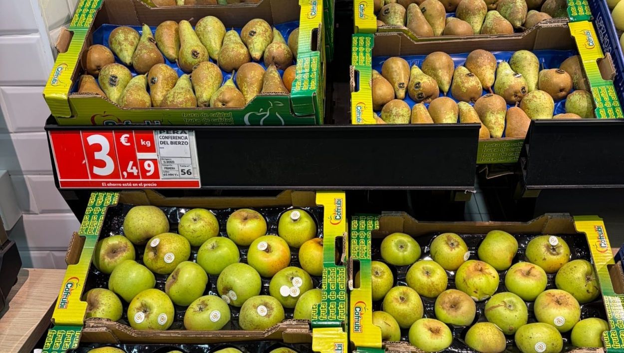 Alcampo prevé vender este año 41.000 kilos de Manzana Reineta y Pera Conferencia del Bierzo en más de un centenar de tiendas en España