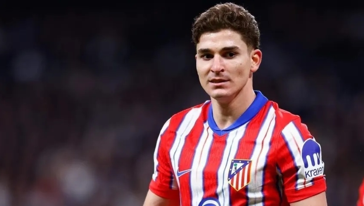 Julián Álvarez ya está de vuelta: el delantero pasa el reconocimiento médico con el Atlético