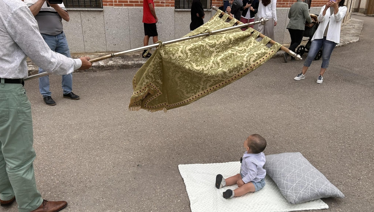 Tiedra mantiene viva una de las tradiciones más singulares del Corpus en Castilla y León