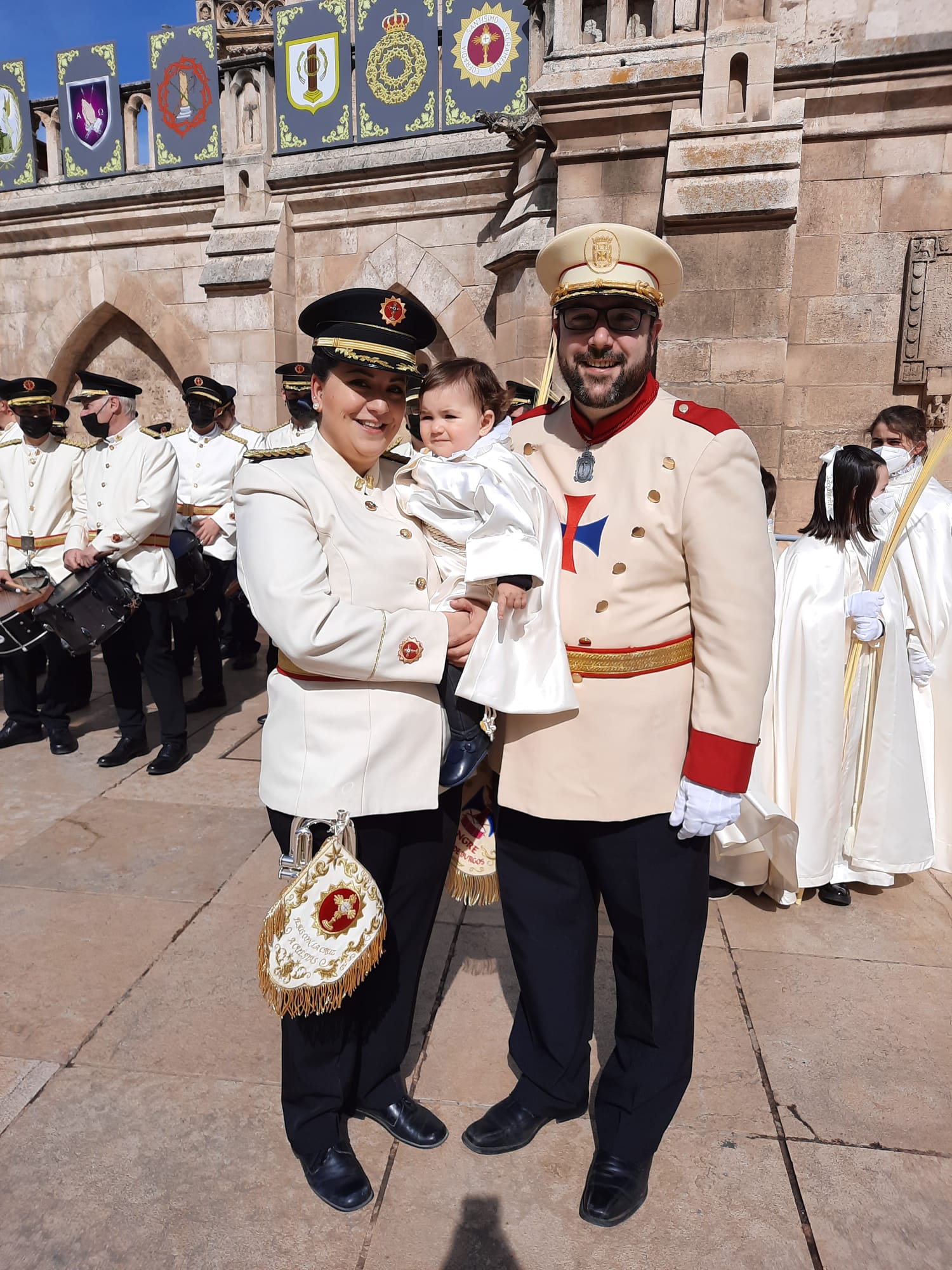 Mario, Rebeca y Olivia en la procesión de Domingo de Ramos del año pasado. Foto: Rebeca Ganzo