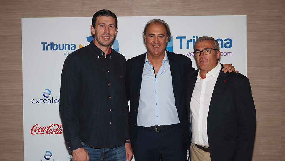 Sergio de la Fuente y Paco García, capitán y entrenador del Real Valladolid Baloncesto. TRIBUNA.